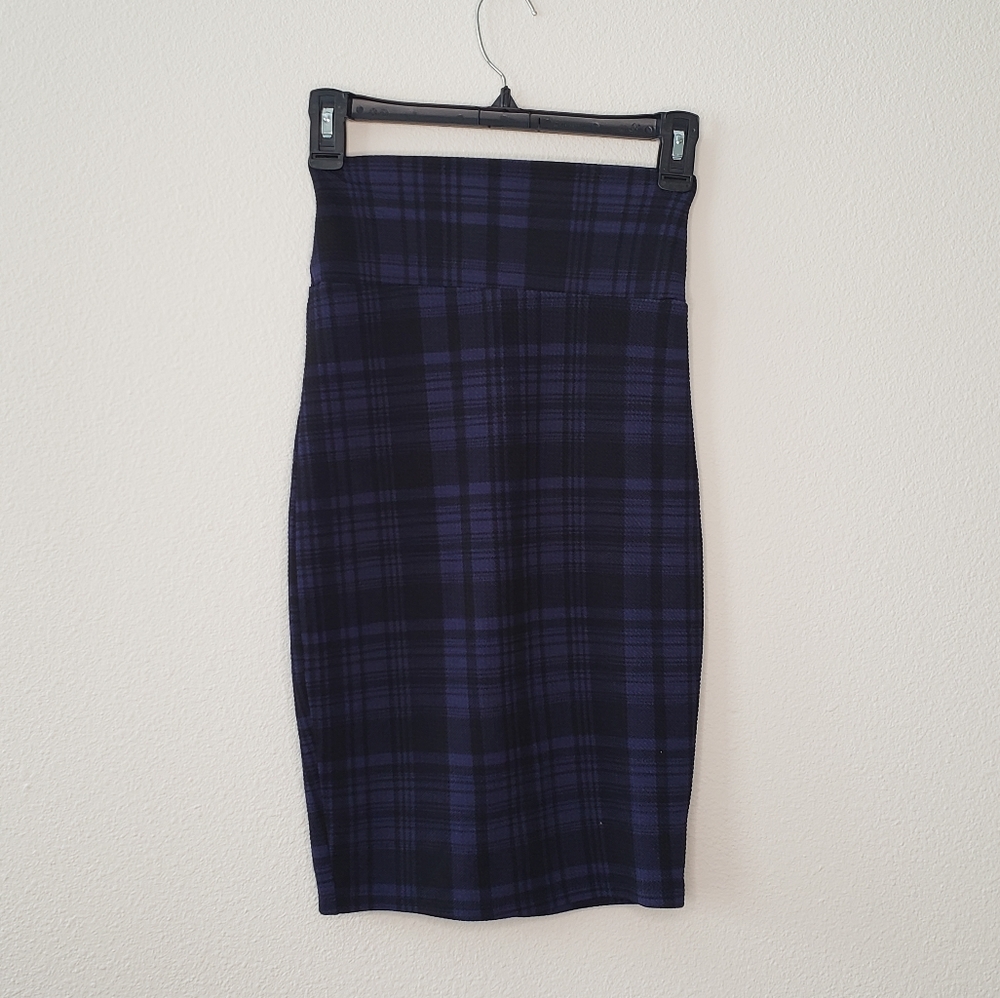 Ultra flirt navy  and black plaid pencil skirt - Picture 2 of 7